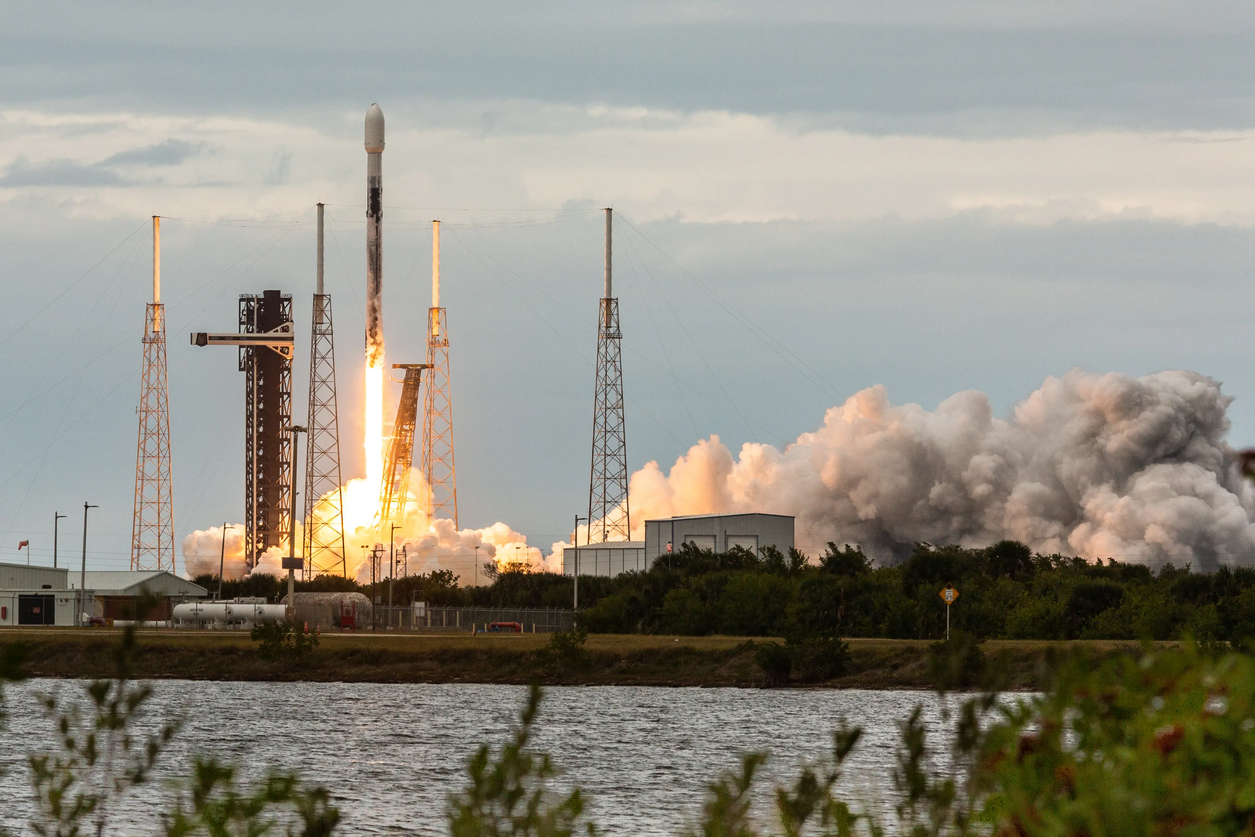 A SpaceX Falcon 9 rocket lifts off from launch pad 40 at the Cape Canaveral Space Force Base carrying a classified satellite for the NRO (National Reconnaissance Office).