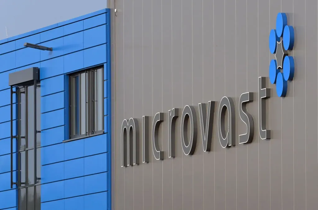 The logo and lettering on the façade of Microvast's European headquarters in the Eichspitze 4.0 Industrial Park. 