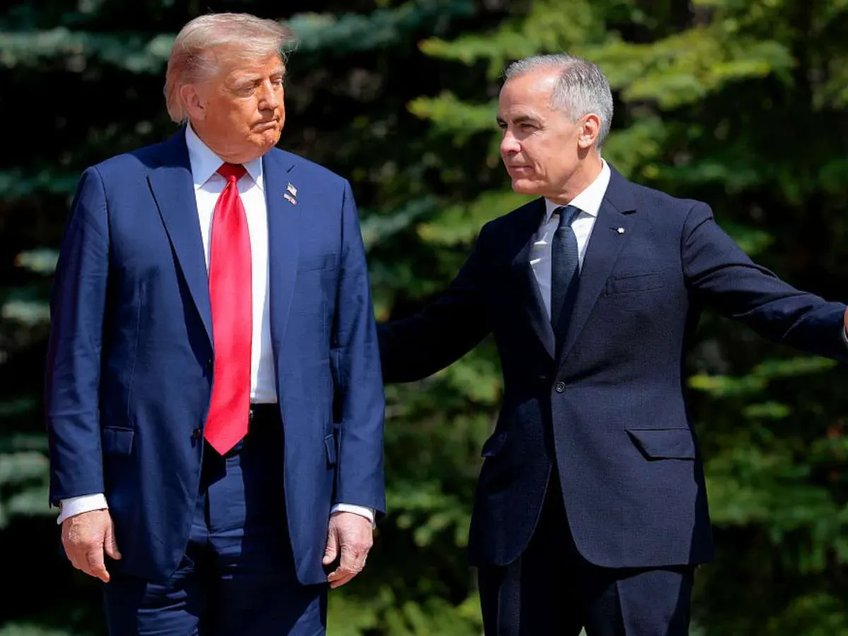  Canadian Prime Minister Mark Carney (R) greets U.S. President Donald Trump at the official welcome ceremony during the G7 Leaders' Summit on June 16, 2025 in Kananaskis, Alberta.