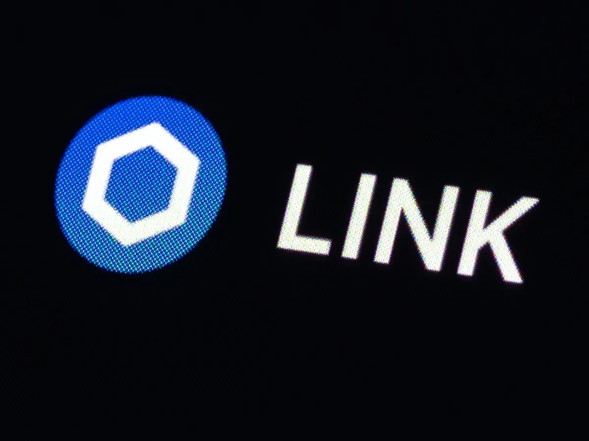 The logo of the cryptocurrency Chainlink (LINK) can be seen on the CoinMarcetCap trading platform. Photo: Silas Stein/dpa (Photo by Silas Stein/picture alliance via Getty Images)