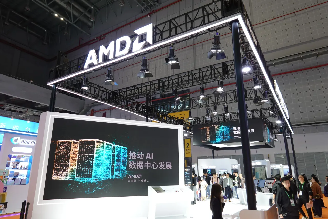 The AMD booth focuses on AI and data center development at the 8th China International Import Expo. 