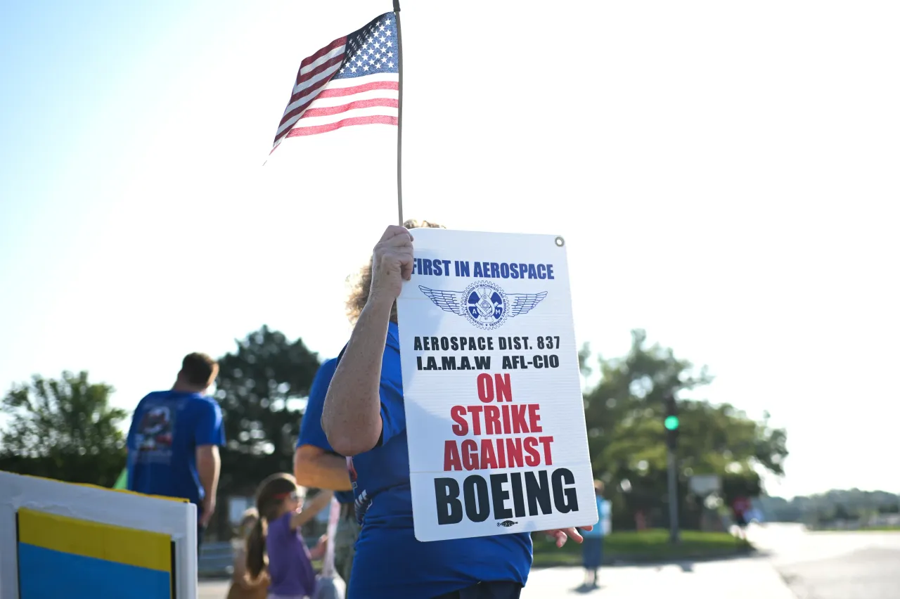  Boeing defense plant workers strike outside of a Boeing facility on August 5, 2025 in Berkeley, Missouri. 