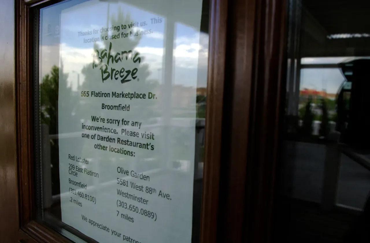 The sign on the front door shows that the Bahama Breeze restaurant is closed at FlatIron Marketplace.