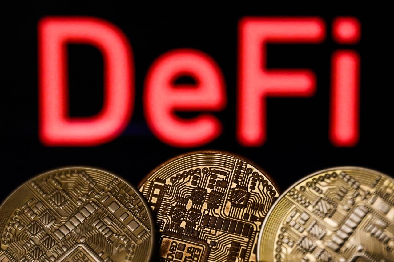 Fundstrat’s Sean Farrell Sees An 'Explosive Catalyst' For Bitcoin While DeFi Names Pull Ahead