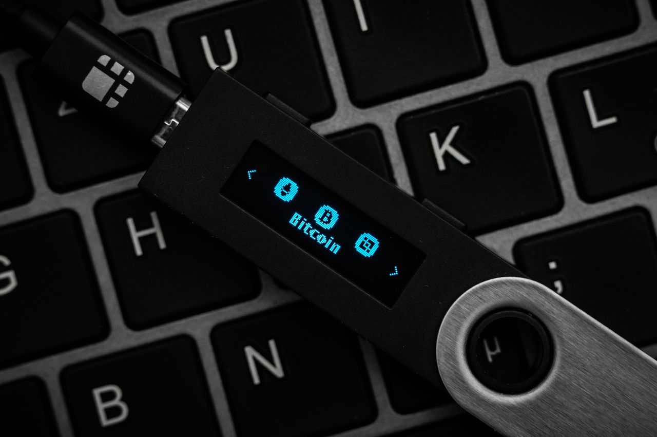 The word Bitcoin can be seen on the display of a Ledger Nano S hardware wallet. Photo: Silas Stein/dpa (Photo by Silas Stein/picture alliance via Getty Images)