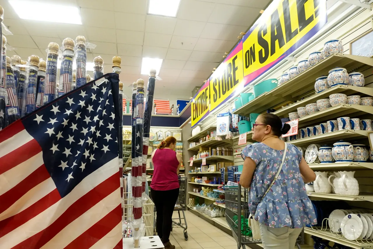 Customers shop at a retail store in New York City. (Photo by Lian Pan/China News Service/VCG via Getty Images)
