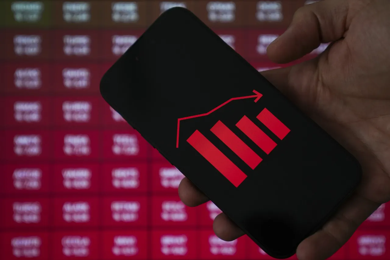 In this photo illustration, a chart depicting stock market crash, is displayed on a mobile phone screen in Ankara, Turkiye on August 5, 2024. (Photo by Osmancan Gurdogan/Anadolu via Getty Images)