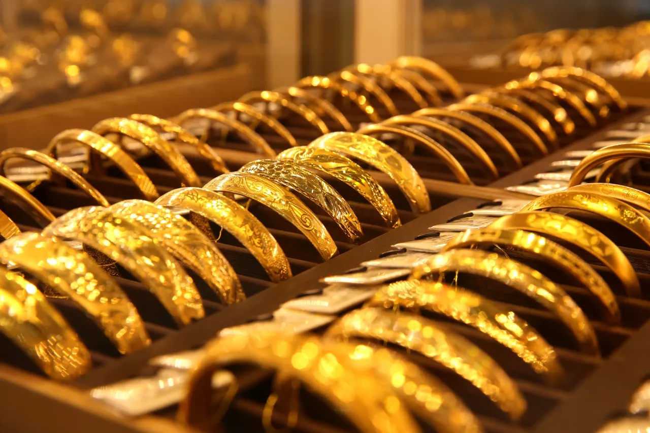 A photo taken on March 14, 2025, shows gold ornaments at a gold shop in the Lianyun district of Lianyungang, China.