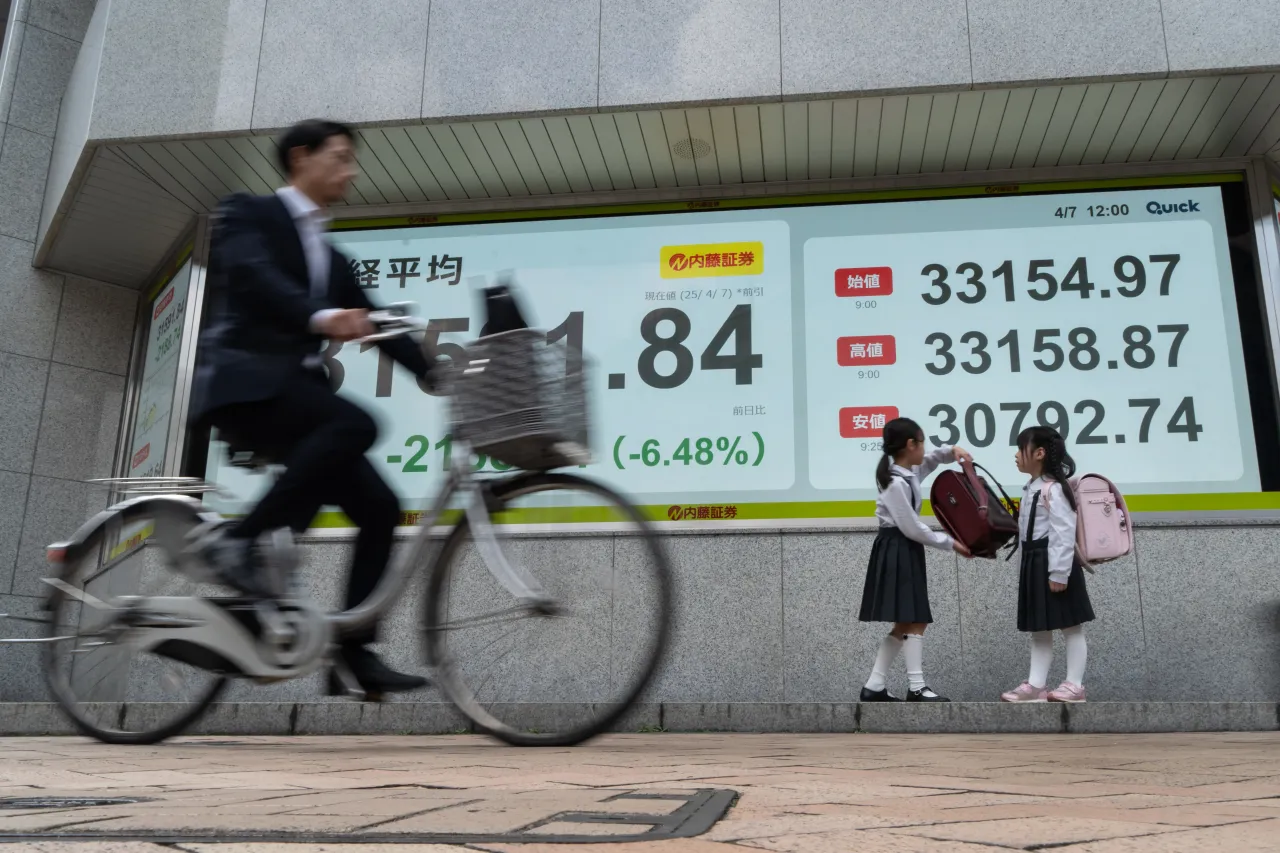 Major automakers such as Toyota and Honda saw their shares decline sharply, while the stronger yen added further pressure on exporters, reflecting investor fears of prolonged economic strain. (Photo by Tomohiro Ohsumi/Getty Images)
