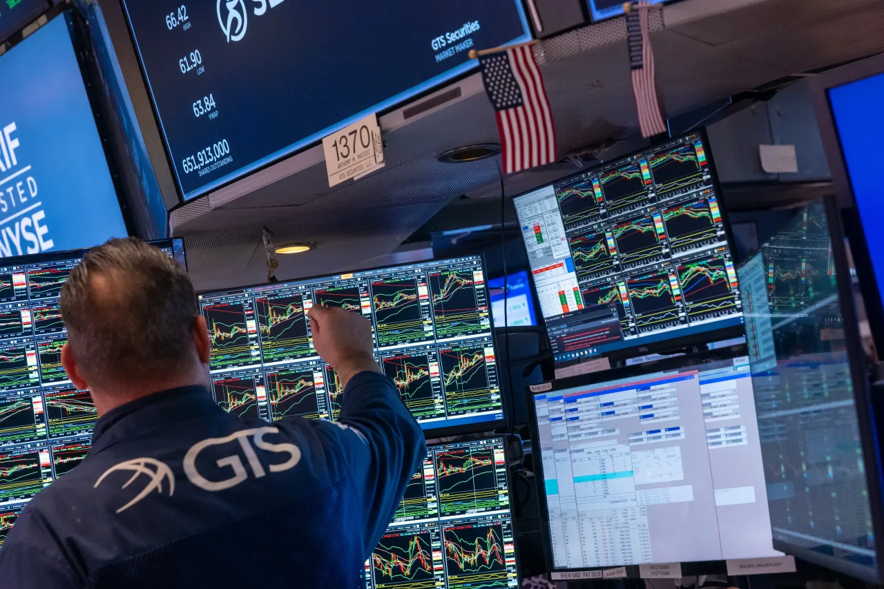 Traders work on the floor of the New York Stock Exchange (NYSE) on April 07, 2025 in New York City.
