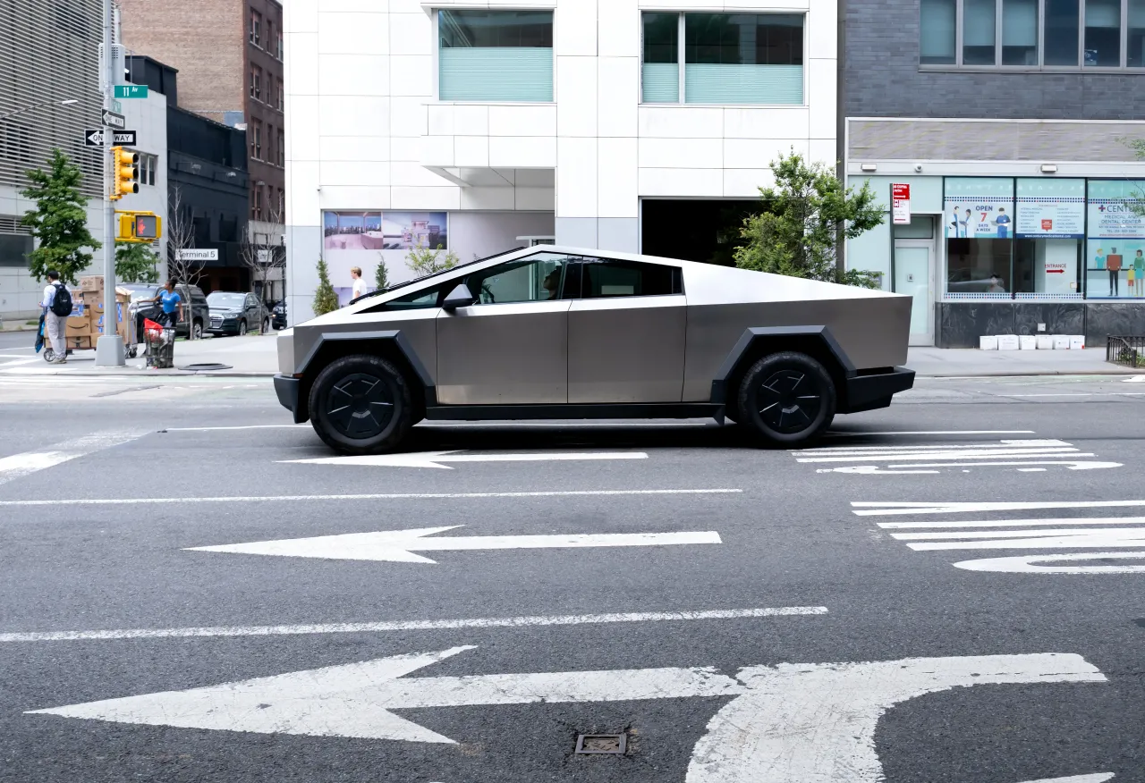  A Cybertruck from Tesla drives across a street in Manhattan. Photo: Sven Hoppe/dpa (Photo by Sven Hoppe/picture alliance via Getty Images)