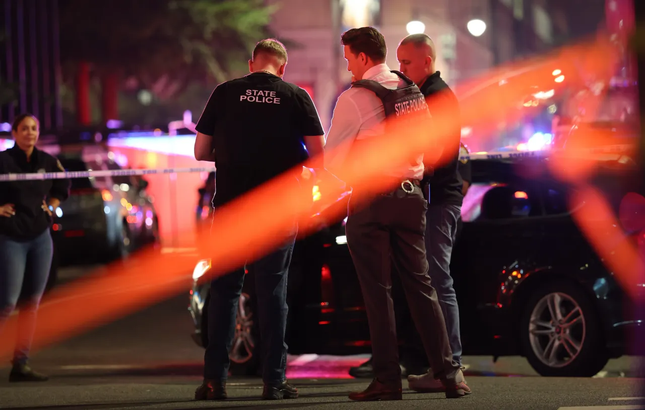 Police work at the scene of a fatal shooting in midtown Manhattan on July 28, 2025 in New York City. (Photo by Spencer Platt/Getty Images)