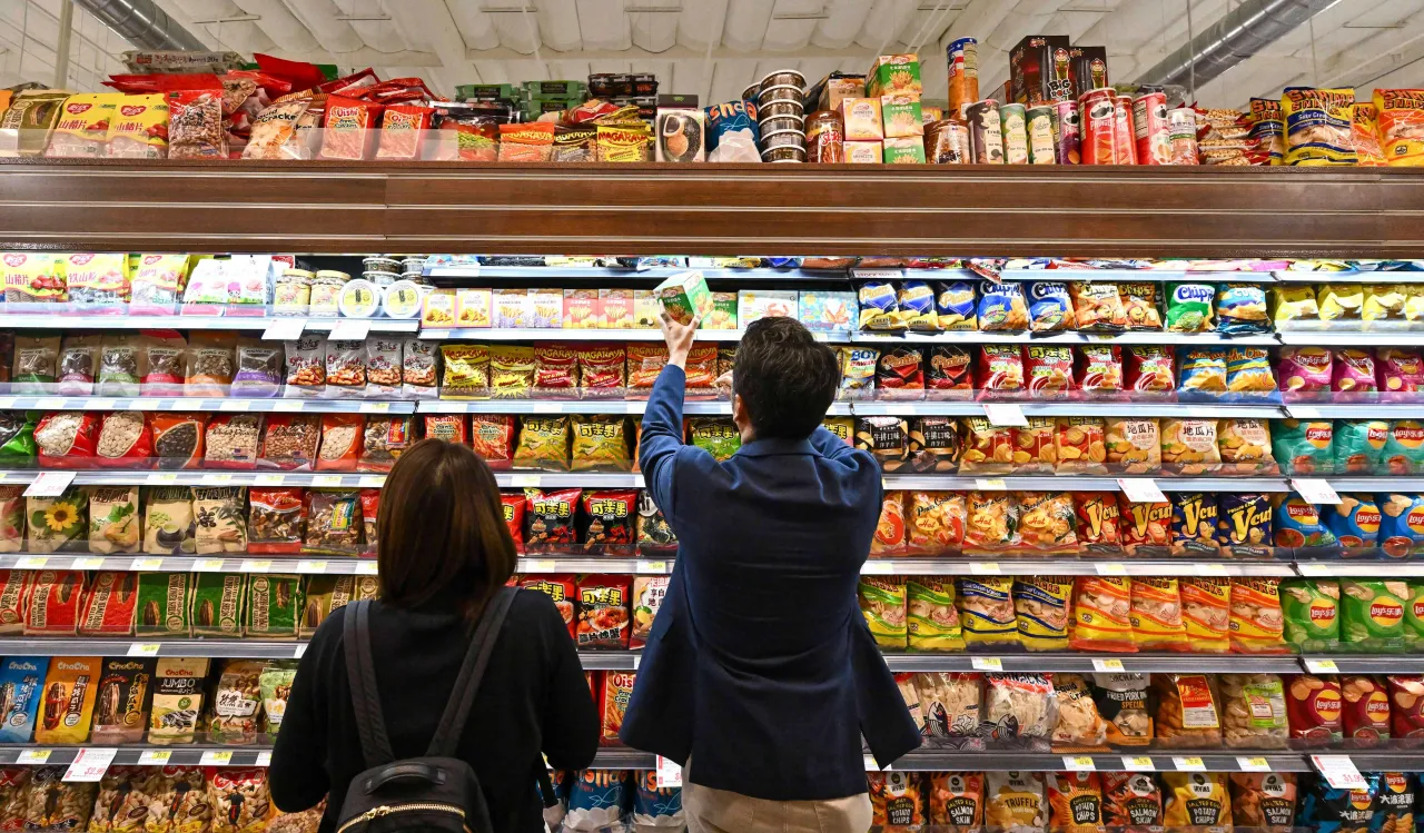 People shot at a supermarket. 