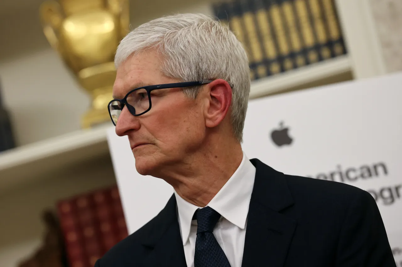  Apple CEO Tim Cook looks on during an event with U.S. President Donald Trump in the Oval Office of the White House on August 6, 2025. (Photo by Win McNamee/Getty Images)