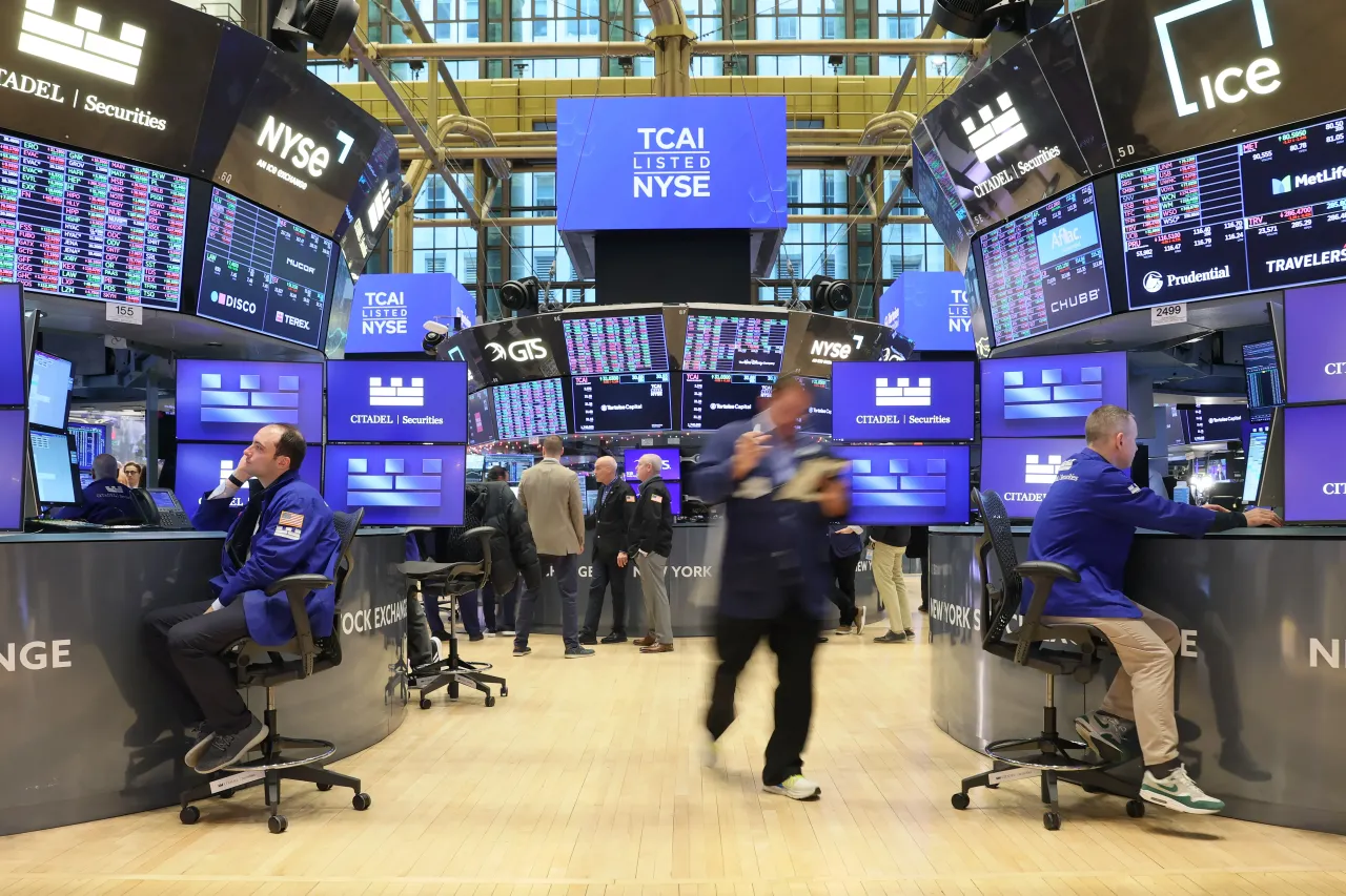 Traders work on the floor of the New York Stock Exchange during morning trading on January 06, 2026 in New York City. (Photo by Michael M. Santiago/Getty Images)