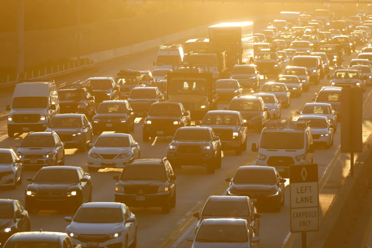 Traffic backs up on northbound Interstate 405 during the morning commute at sunrise on January 15, 2026 in Los Angeles, California. (Photo by Kevin Carter/Getty Images)