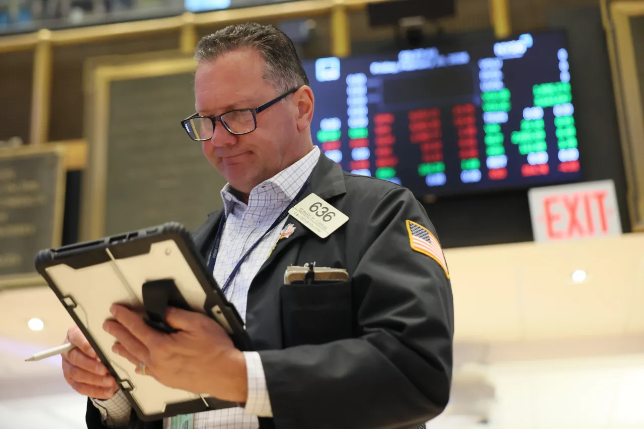Traders work on the floor of the New York Stock Exchange during morning trading on February 20, 2026 in New York City. (Photo by Michael M. Santiago/Getty Images)