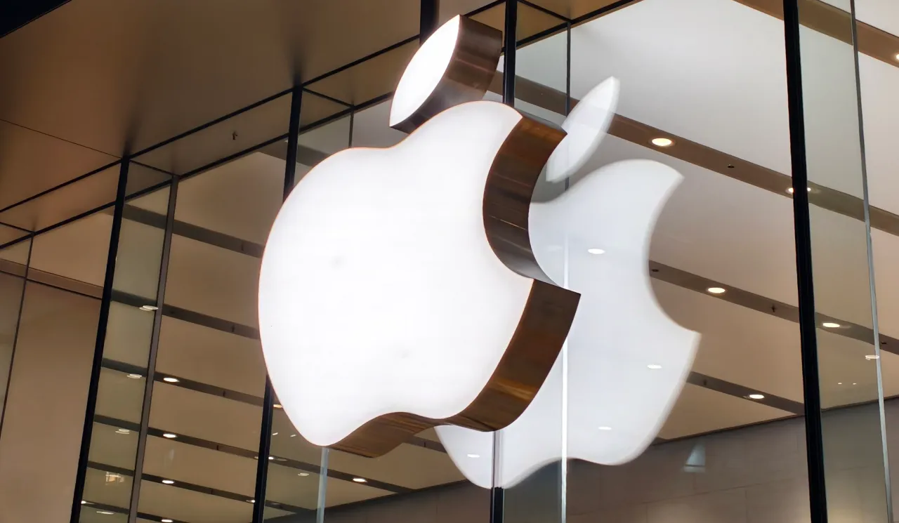 Apple Inc. logo at the company’s flagship store on Nanjing Road Walkway in Shanghai, China. (Photo credit should read CFOTO/Future Publishing via Getty Images)