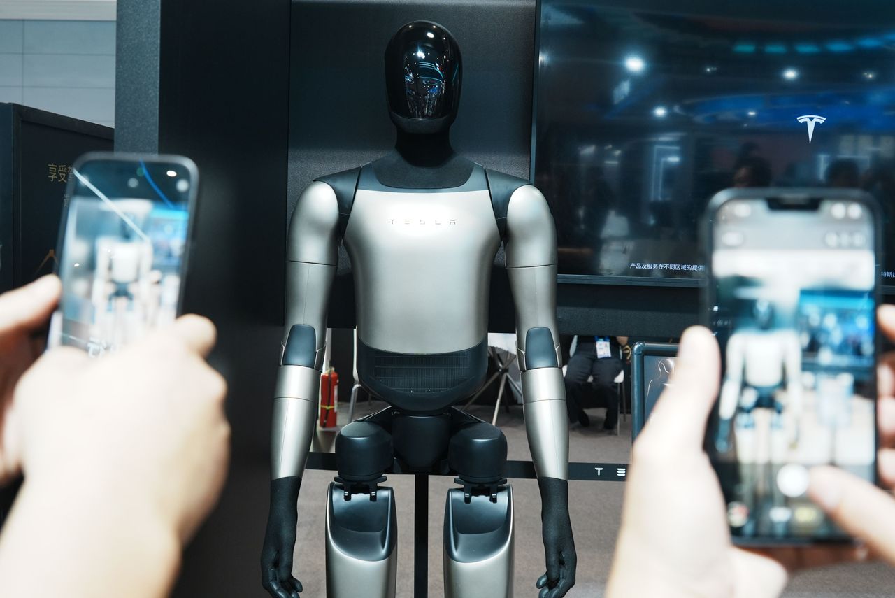 Citizens visit Tesla's first mass-produced Optimus Gen-3 humanoid robot at an exhibition in Hangzhou, Zhejiang Province, China on September 23, 2026. (Photo credit should read CFOTO/Future Publishing via Getty Images)