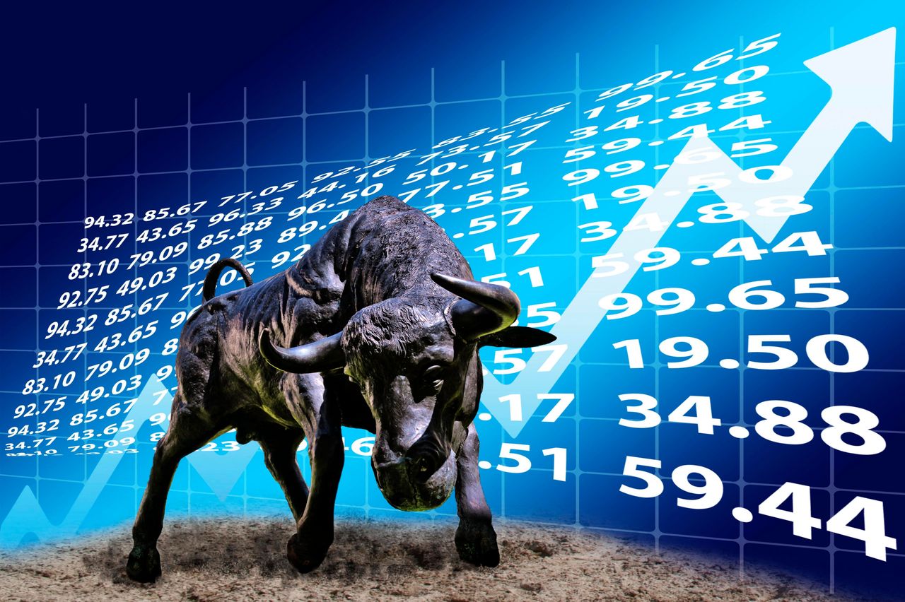 Bull in front of rising stock curve, stock trading, speculation, stock exchange, symbolic image - stock illustration