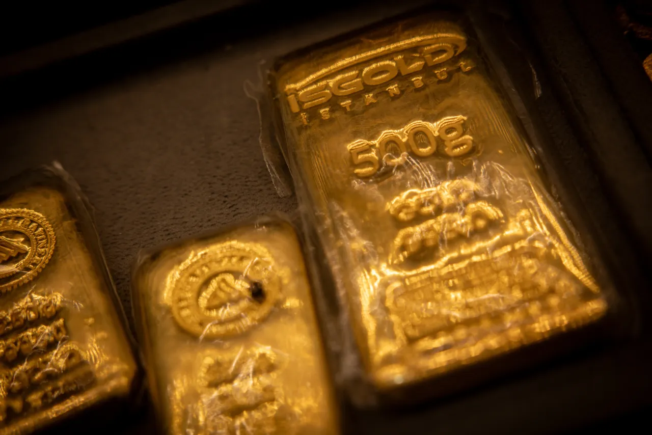 500 gram gold bar is seen in a gold shop window on April 17, 2025 in Istanbul, Turkey. 