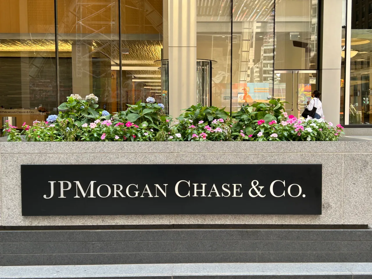 JPMorgan Chase & Co., company sign and building exterior, New York City, New York, USA. (Photo by: Plexi Images/GHI/Universal Images Group via Getty Images)