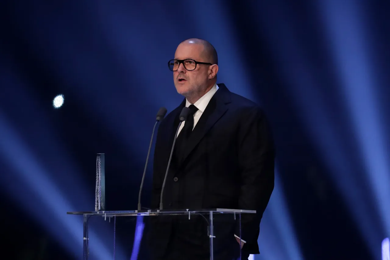 Jony Ive presents the Fashion Icon award on stage during The Fashion Awards 2019 held at Royal Albert Hall on December 02, 2019 in London, England.
