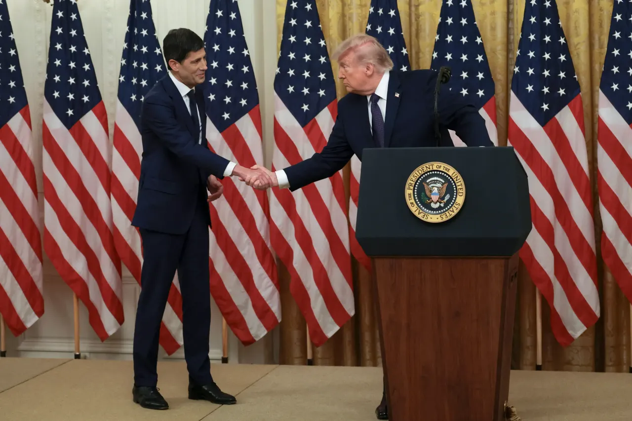 U.S. President Donald Trump shares hands with Kevin Warsh (L) as they arrive to Warsh's swearing-in ceremony to be the new Chairman of the Federal Reserve