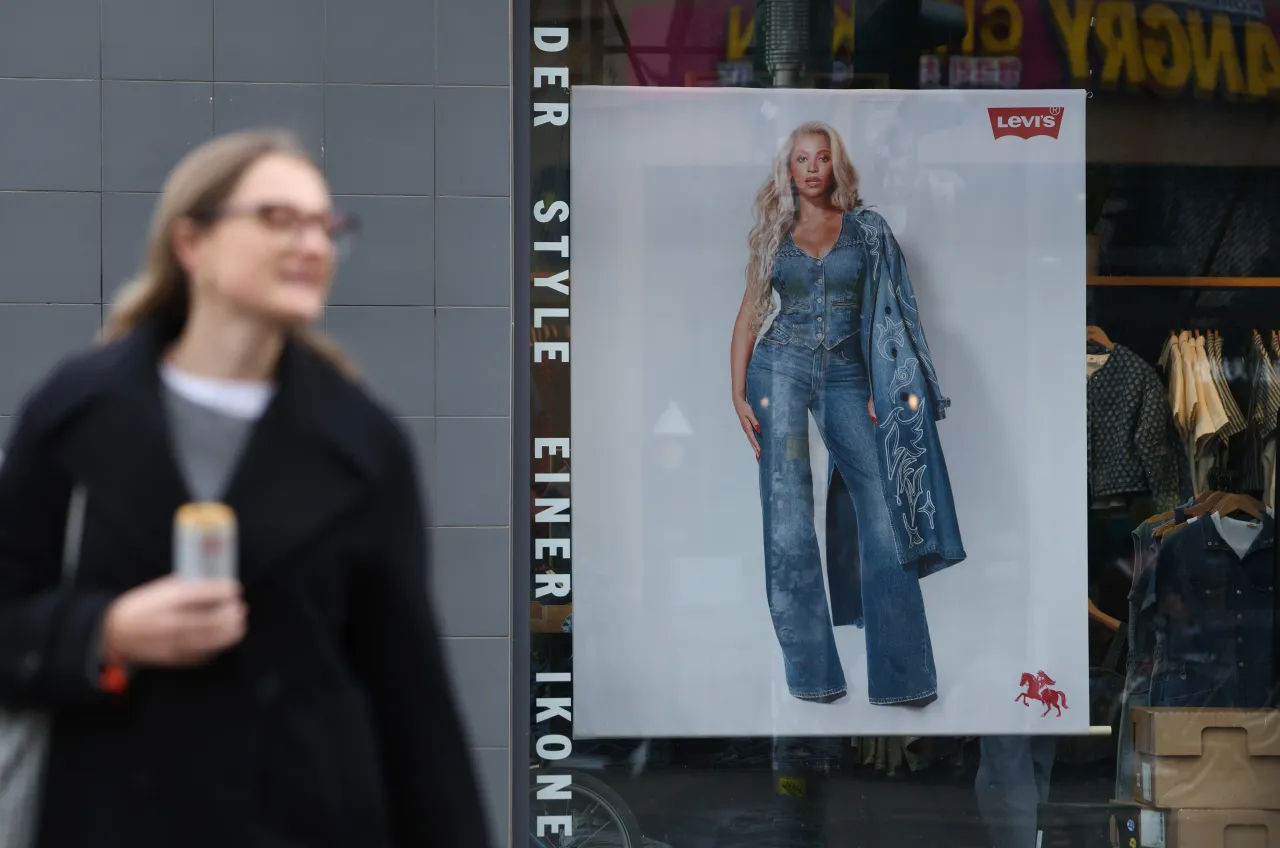  A woman walks past a Levi's jeans store on April 7, 2025 in Berlin, Germany. 