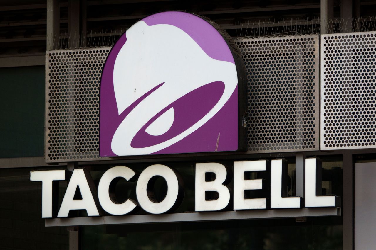 A Taco Bell logo is displayed outside of a restaurant in Washington, DC. (Photo by Kevin Carter/Getty Images)