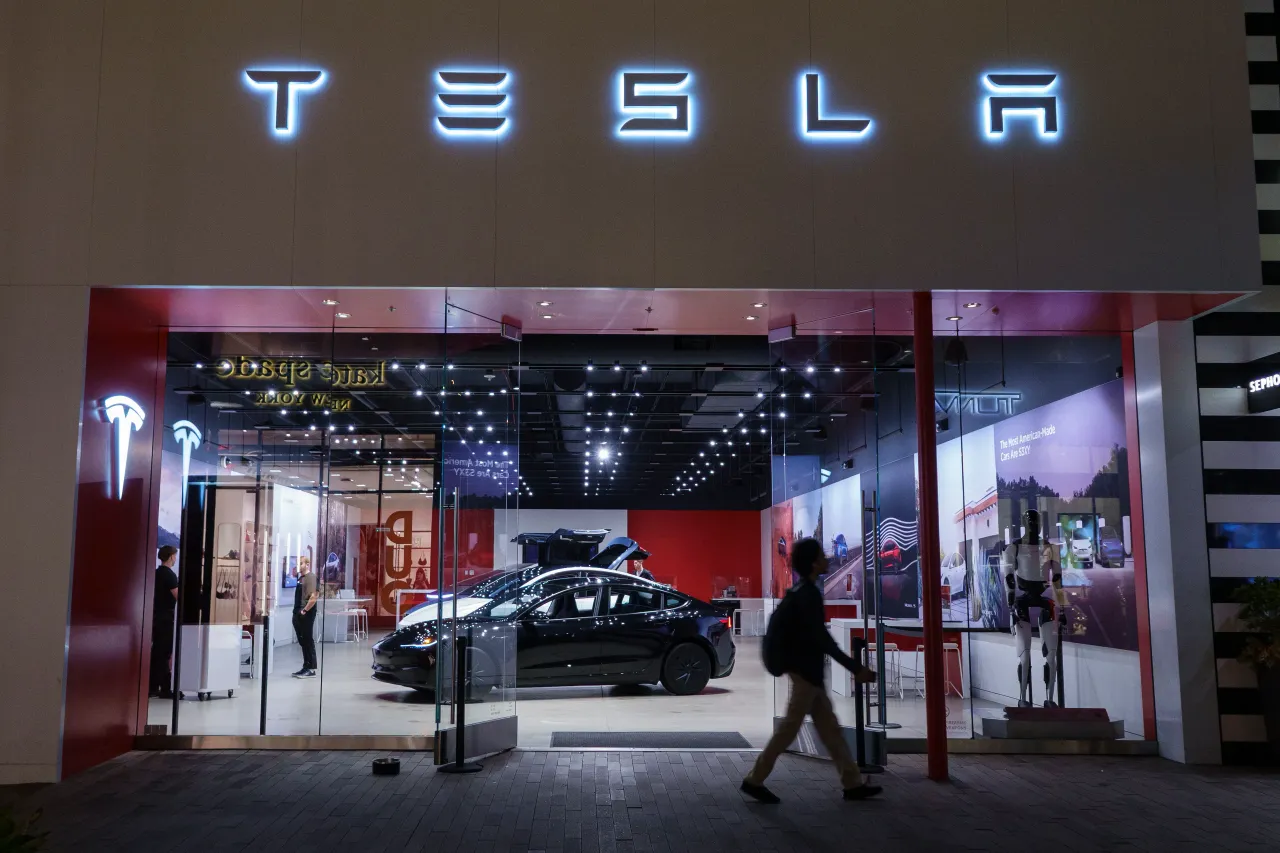 A customer walks by a Tesla Motors dealership on November 3, 2025 in San Diego, California.