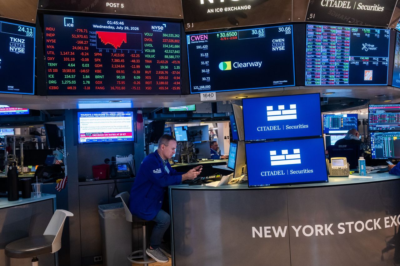 Traders work on the New York Stock Exchange (NYSE) on July 29, 2026 in New York City. (Photo by Spencer Platt/Getty Images)