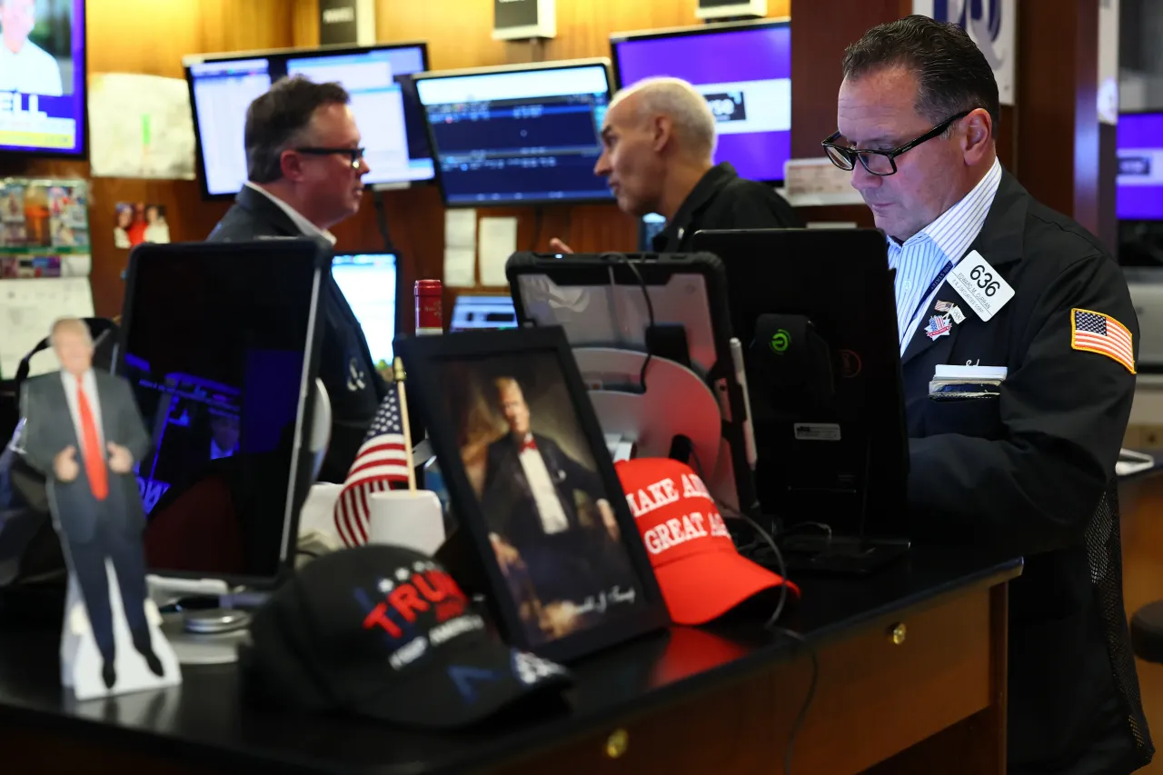 Traders work on the floor of the New York Stock Exchange during afternoon trading on August 01, 2025 in New York City. (Photo by Michael M. Santiago/Getty Images)
