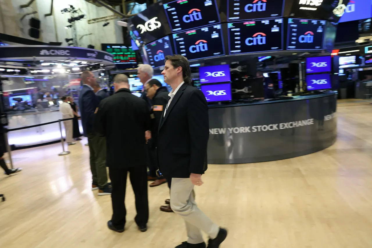 Traders work on the floor of the New York Stock Exchange (NYSE) on October 24, 2025 in New York City. (Photo by Spencer Platt/Getty Images)