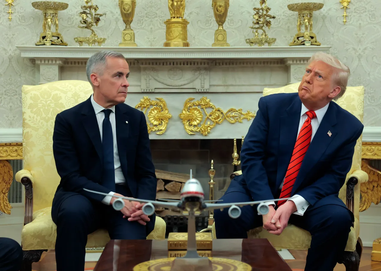 U.S. President Donald Trump (R) meets with Canadian Prime Minister Mark Carney in the Oval Office at the White House on May 6, 2025 in Washington, DC. 