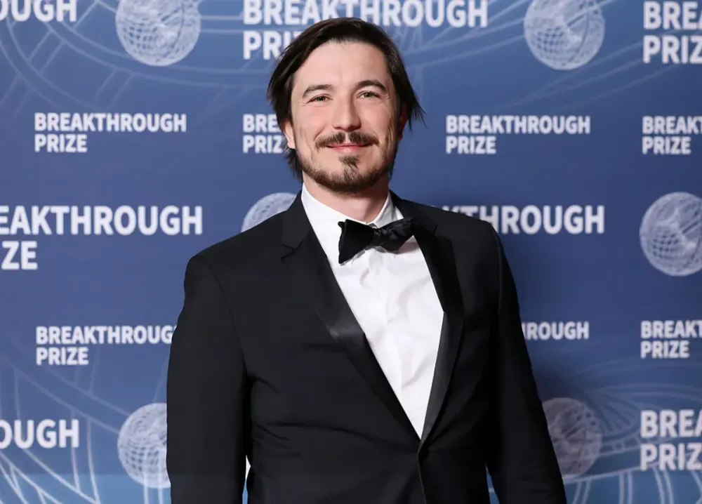 Vladimir Tenev attends the 11th Breakthrough Prize Ceremony at Barker Hangar on April 05, 2025 in Santa Monica, California. 