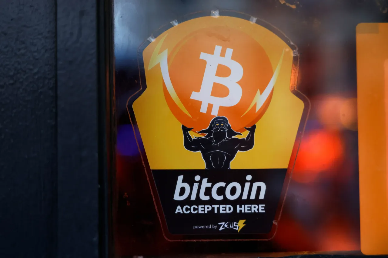 Bitcoin, Ethereum Rebound After Fed Rate Hold – XRP, DOGE, ADA Lead Altcoin Gains