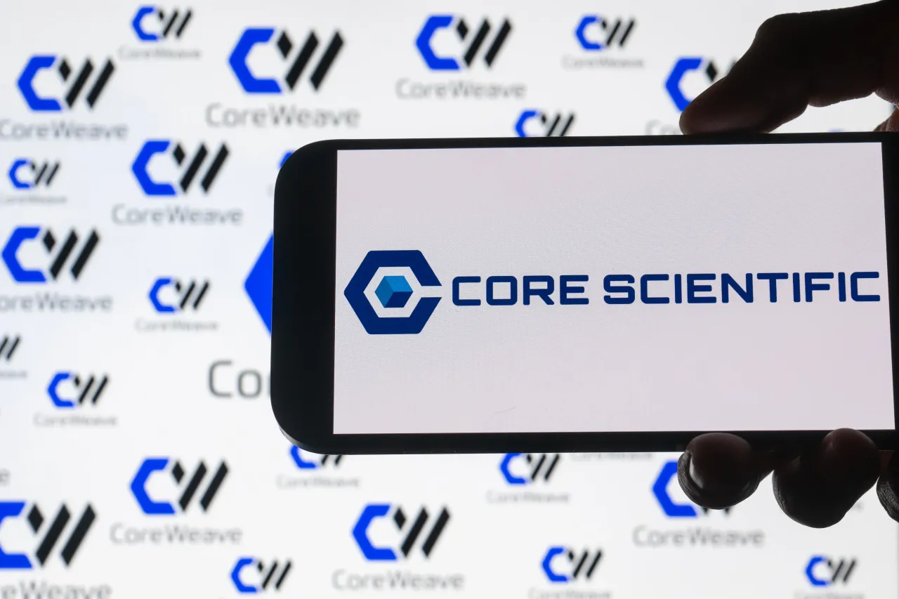  In this photo illustration, the logo of 'Core Scientific' is seen on a mobile phone screen in front of the 'CoreWeave' logos displayed on a computer in Ankara, Turkiye on July 17, 2025. (Photo by Mustafa Hatipoglu/Anadolu via Getty Images)