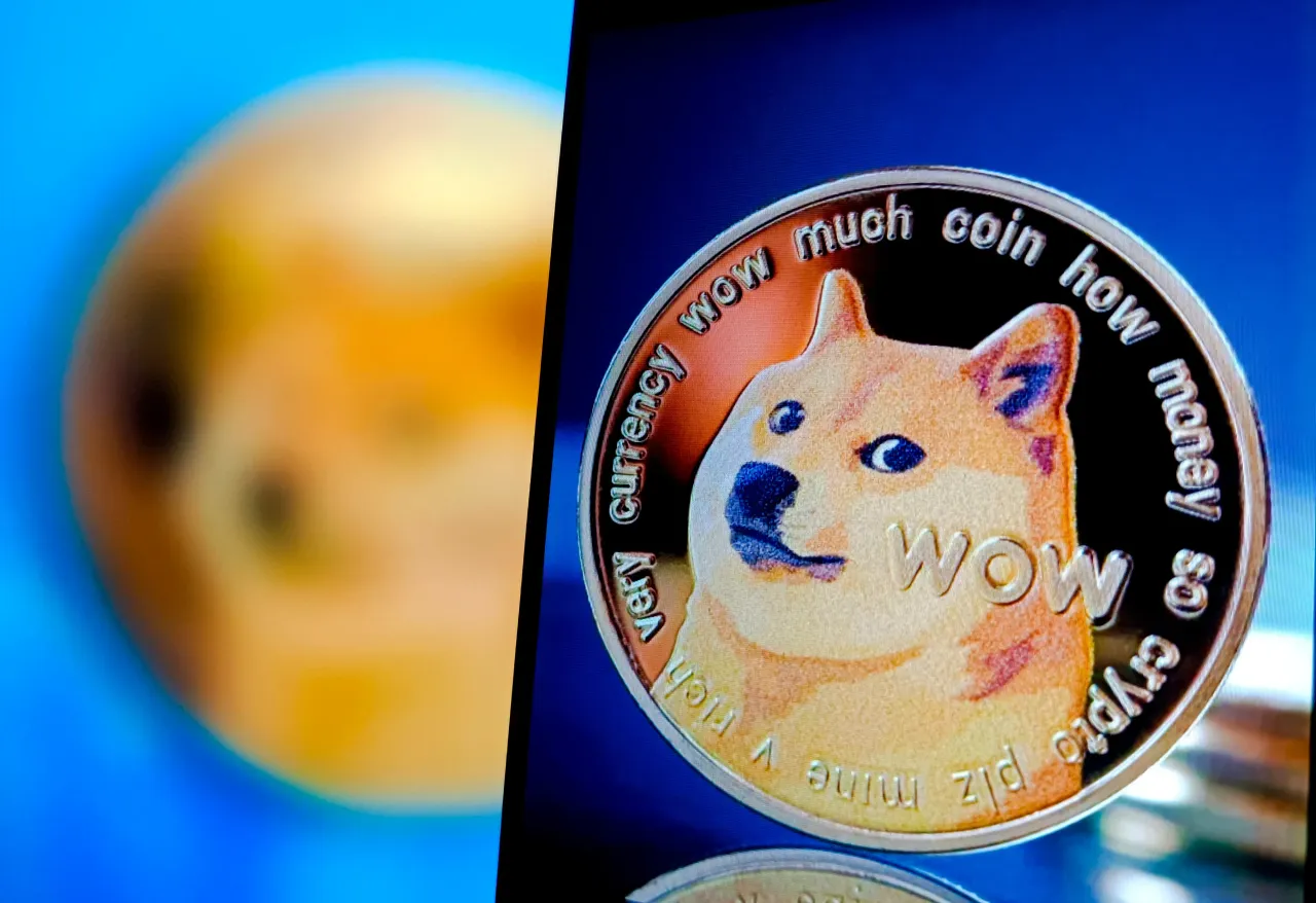 Dogecoin Outperforms Major Altcoins, Solana Extends Rally As Bitcoin Edges Past $114K