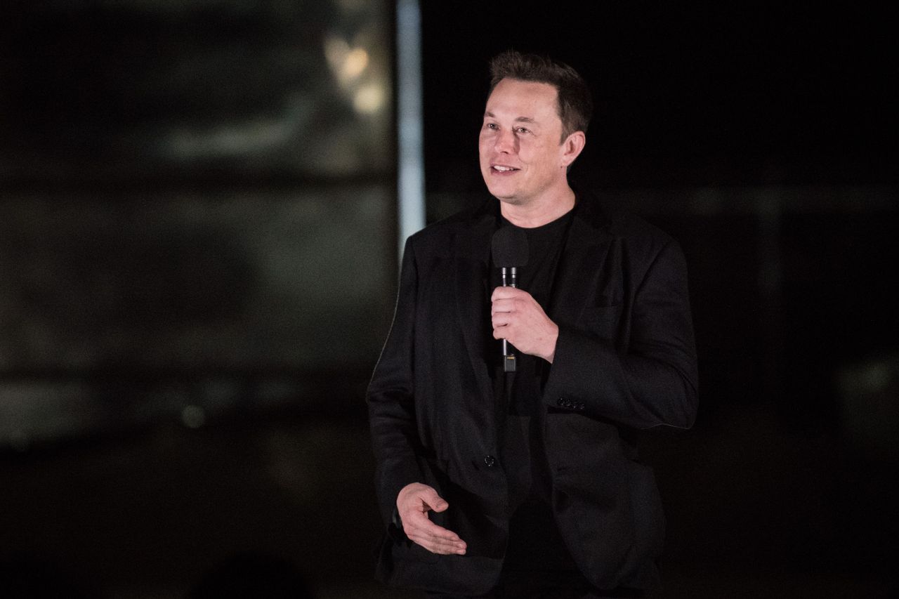SpaceX CEO Elon Musk gives an update on the next-generation Starship spacecraft at the company's Texas launch facility on September 28, 2019. (Photo by Loren Elliott/Getty Images)
