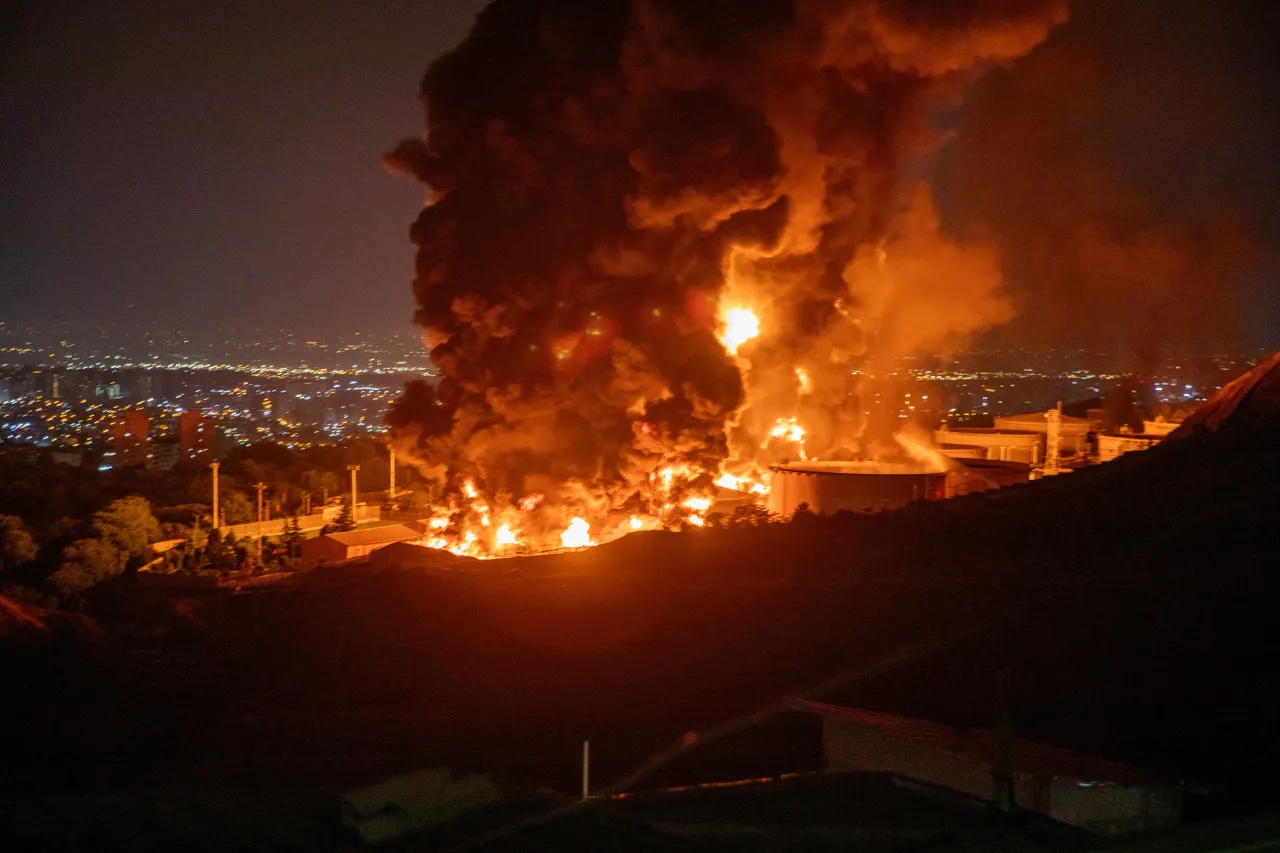  Fire and smoke rise into the sky after an Israeli attack on the Shahran oil depot on June 15, 2025 in Tehran, Iran.  (Photo by Stringer/Getty Images)