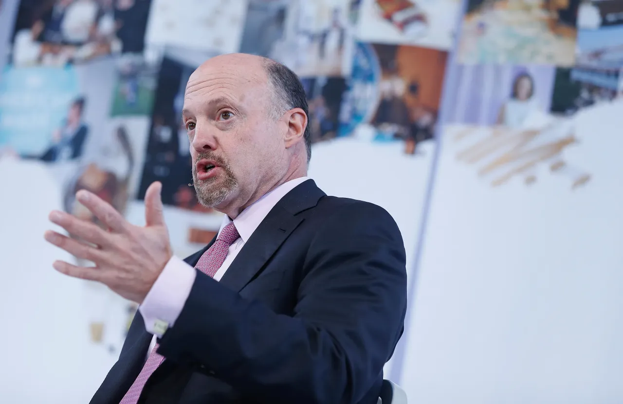 Jim Cramer of CNBC speaks during the Martha Stewart American Made Summit at Martha Stewart Living Omnimedia Headquarters on October 22, 2016 in New York City. (Photo by John Lamparski/Getty Images)