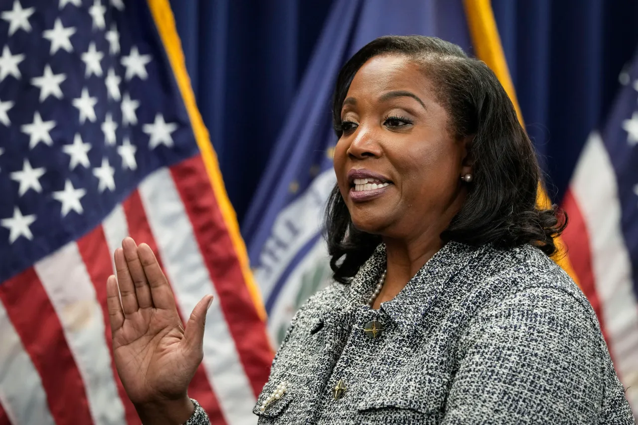 Lisa Cook takes the oath of office to serve as a member of the Board of Governors at the Federal Reserve System on May 23, 2022 in Washington, DC. (Photo by Drew Angerer/Getty Images)