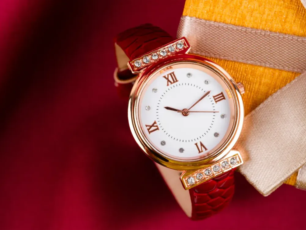 Close-up of a rose gold wristwatch with gift box showing the time as almost 10.10. | source: Getty Images