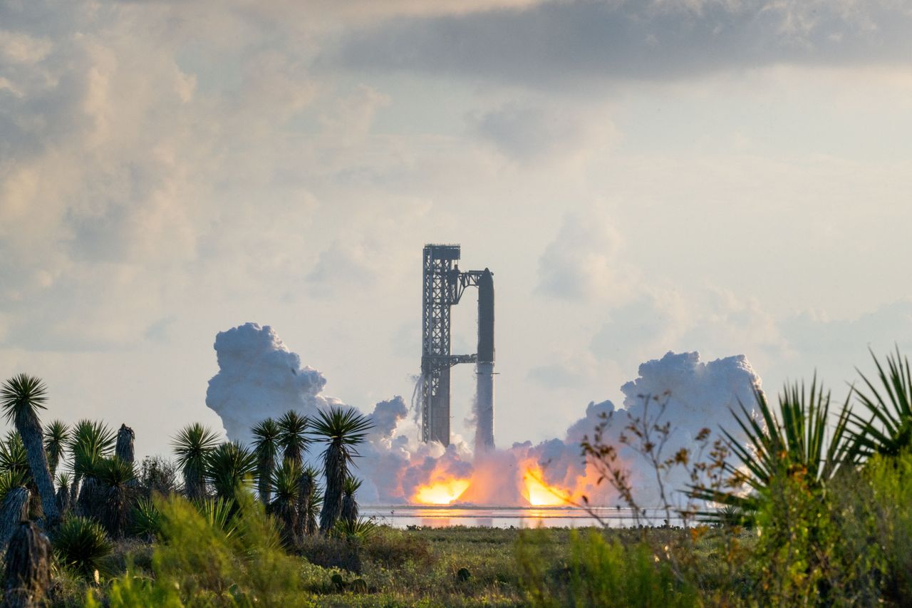 SpaceX Starship Flight 14 launches from its launch pad at Boca Chica Beach on September 28, 2026 in Boca Chica Beach, Texas. (Photo by Brandon Bell/Getty Images)