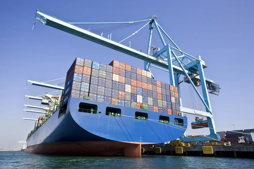 The spurt in customs revenue resulted in a budgetary surplus of $258 billion for April.