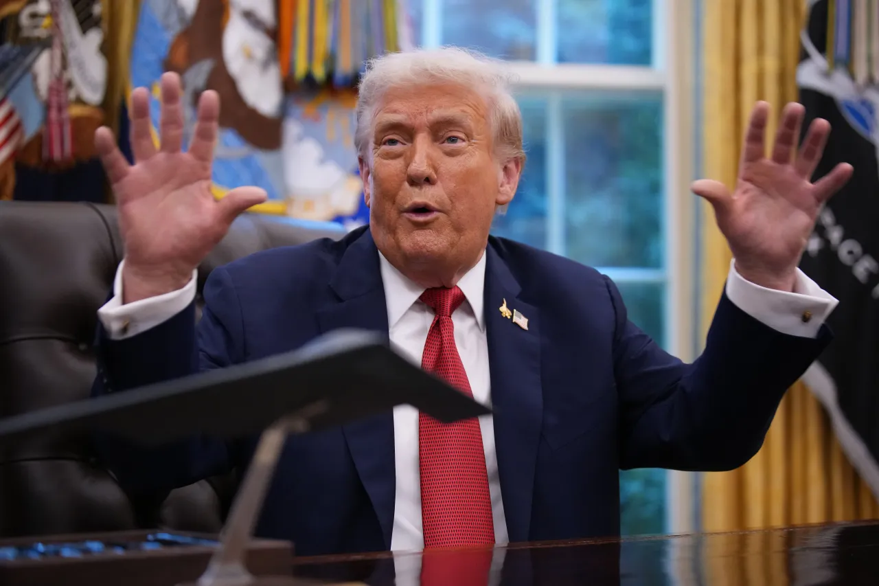 U.S. President Donald Trump speaks in the Oval Office of the White House on September 25, 2025. (Photo by Andrew Harnik/Getty Images)