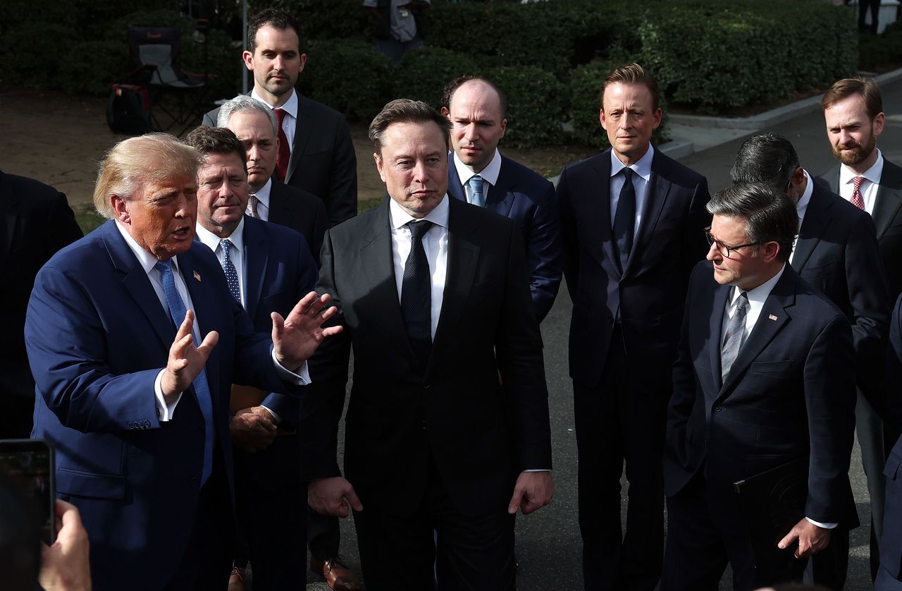 U.S. President Donald Trump (L) speaks alongside Elon Musk, CEO of Tesla and SpaceX, and other tech CEO's and administration officials following a meeting on artificial intelligence outside the White House on September 29, 2026 in Washington, DC. (Photo by Kevin Dietsch/Getty Images)