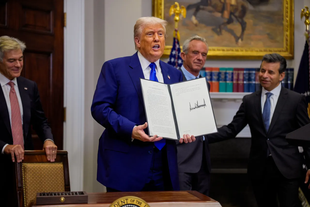 Trump Turns Up Heat On Big Pharma CEOs To Slash Drug Prices Within 60 Days — But Retail Traders Don't Flinch