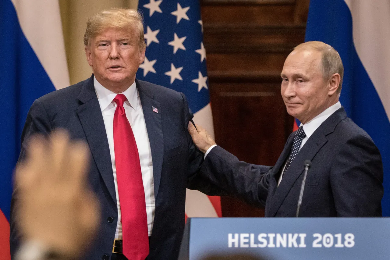 U.S. President Donald Trump (L) and Russian President Vladimir Putin shake hands during a joint press conference after their summit on July 16, 2018 in Helsinki, Finland. (Photo by Chris McGrath/Getty Images)